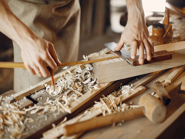 Faire appel à un ébéniste pour des meubles en bois sur mesure dans le Gers Faire appel à un ébéniste pour des meubles en bois sur mesure dans le Gers